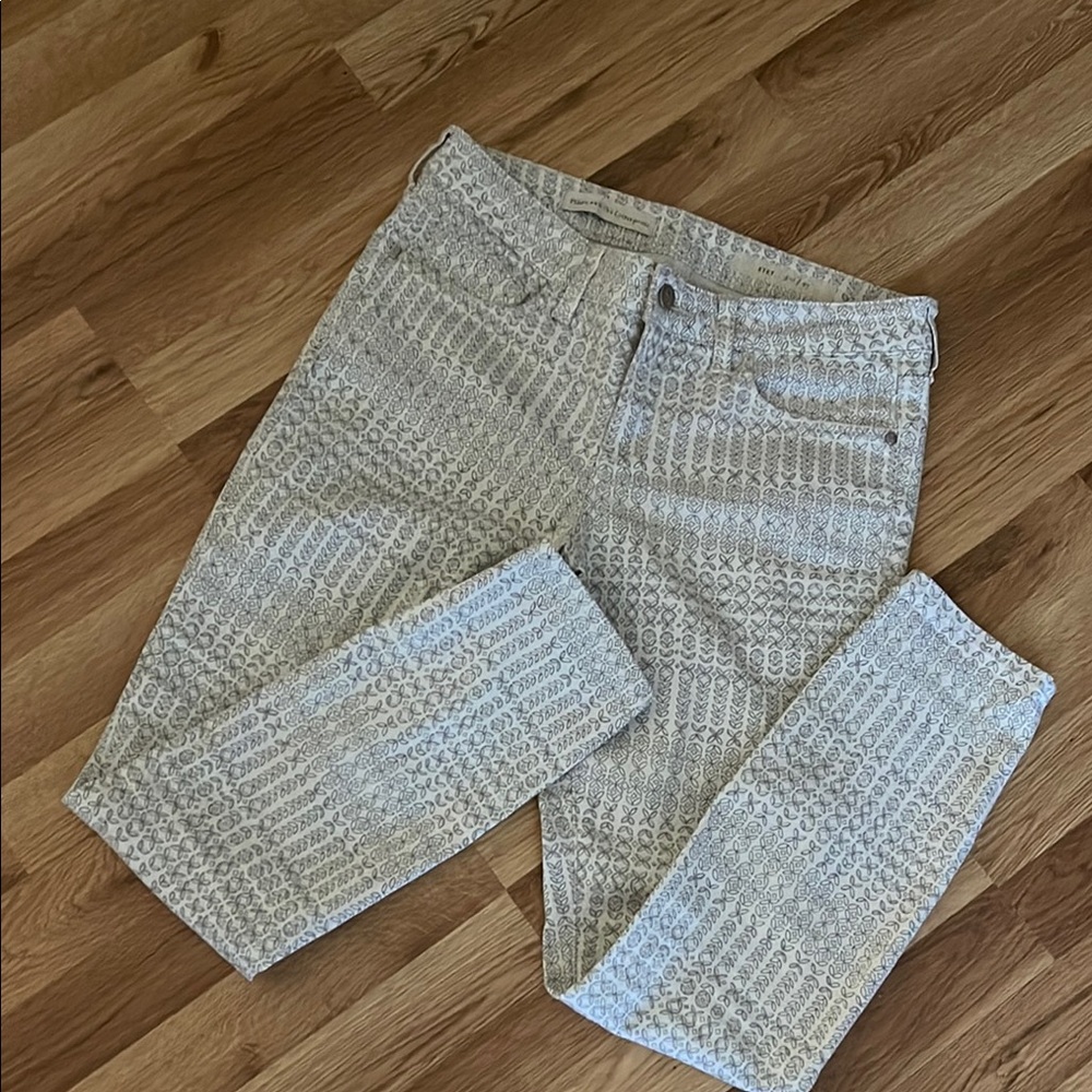 EUC like new Pilcro and Letterpress Stylish Women's White/grey jeans, size 27